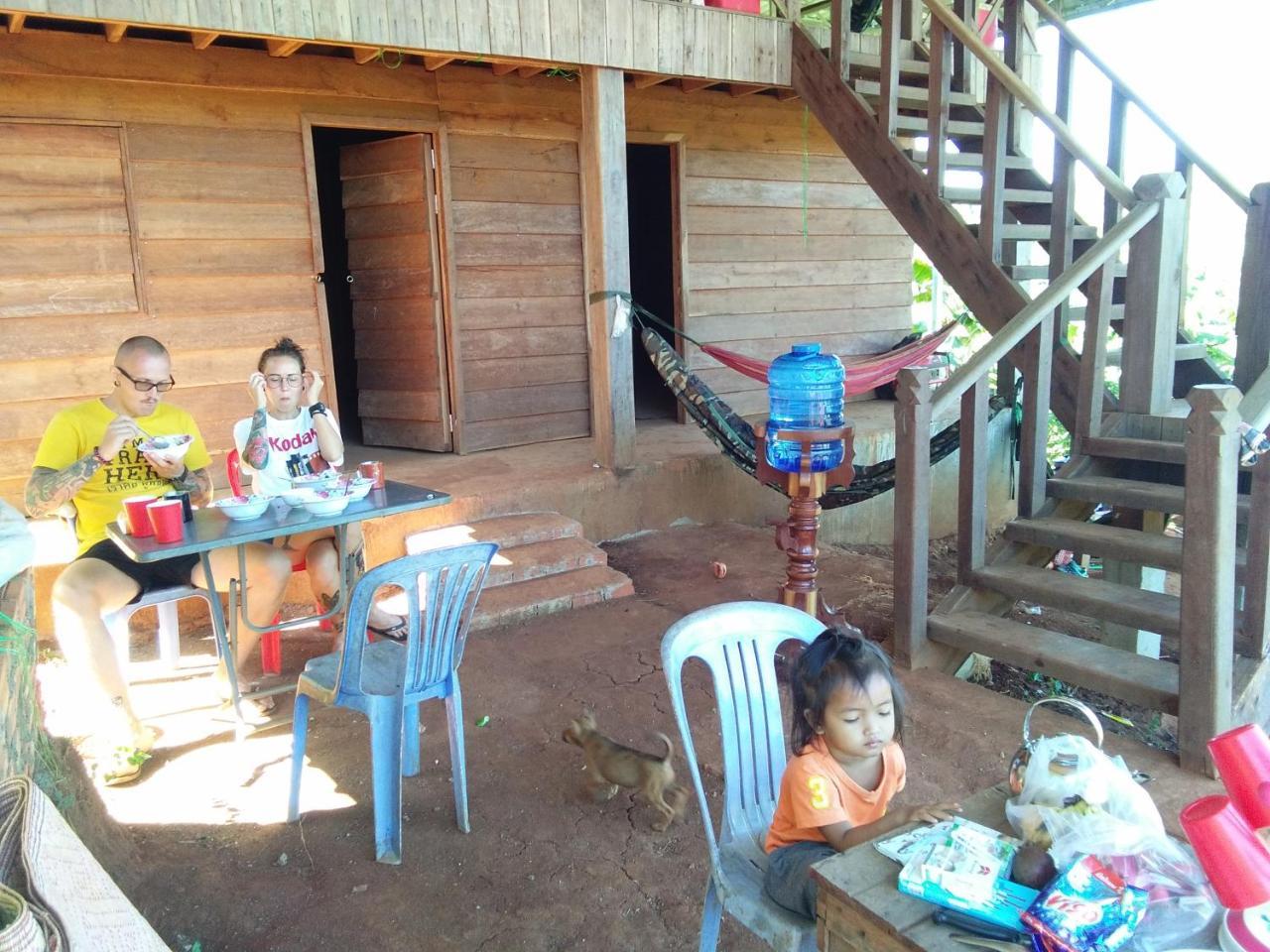 Mr Pov Home Stay Banlung Rum bild